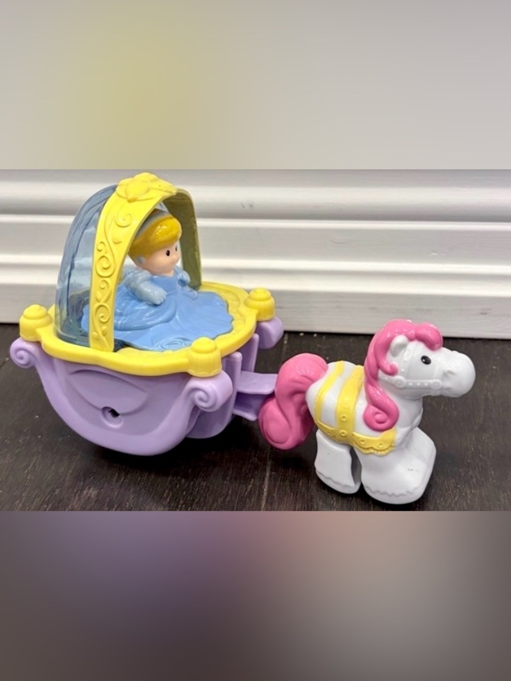 DISNEY - CINDERELLA CLIP CLOP CARRIAGE - MISSING WHEELS